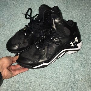 UNDERARMOR WOMENS Basketball Shoes